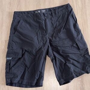Mountain Hardwear Men’s Black Hiking Cargo Shorts - Size 30